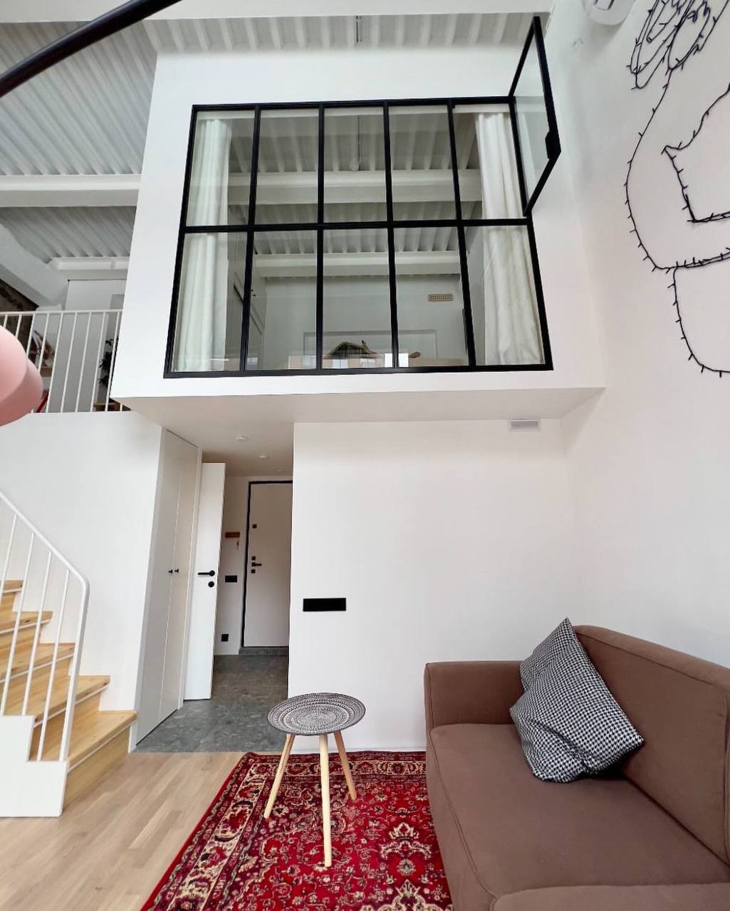 División loft fija con perfiles de acero pesado